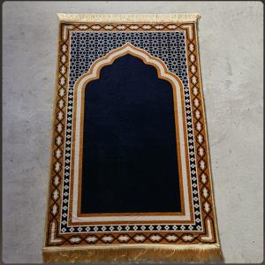 Holy Month Prayer Accessory Ornate Mosque Arch Design Islamic Worship Rug Ramadan Kareem Velvet Prayer Mat